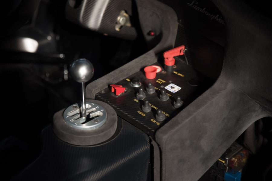 Детали интерьера Lamborghini Diablo GT-R 2000 года  (фото 22 из 46)